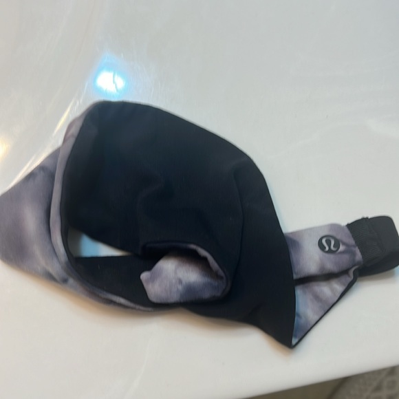 Lululemon - Picture 2 of 3